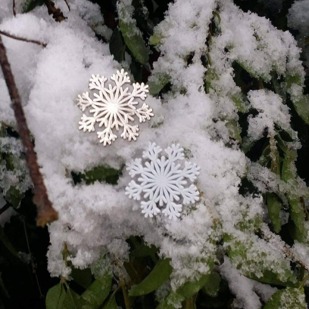 Snowflake Enamel Pin – Cute Winter Accessory for Jackets, Bags & More
