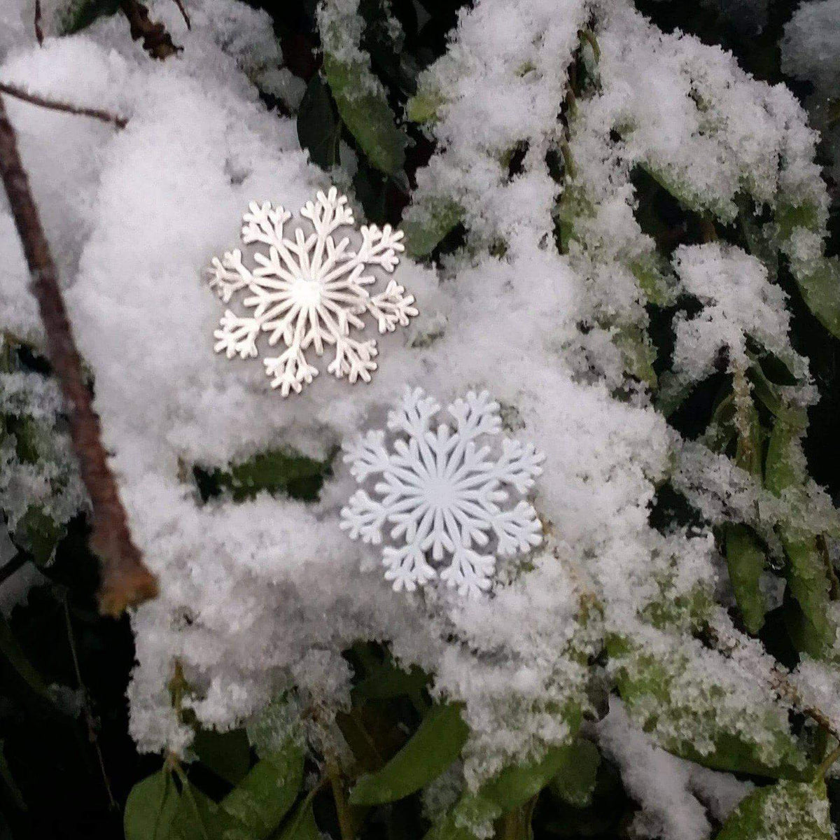 Snowflake Enamel Pin – Cute Winter Accessory for Jackets, Bags & More